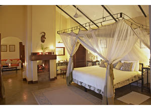 closed colonial suite - bedroom